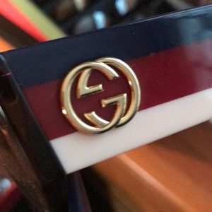 Meet your Posher, Darcy